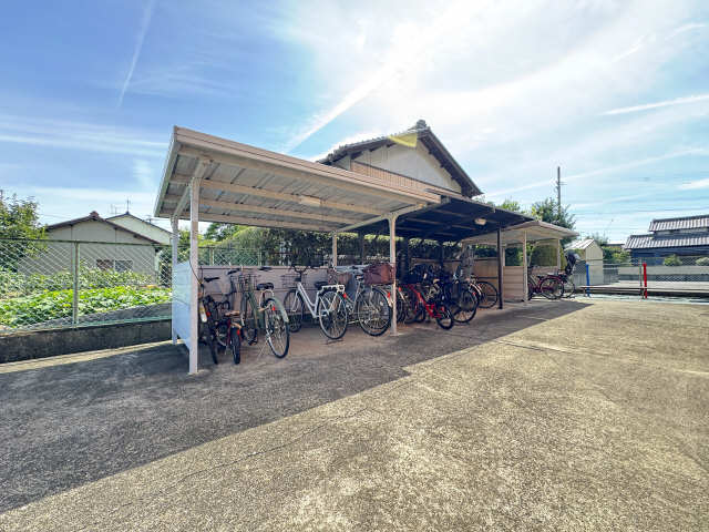 駐輪場（東側）