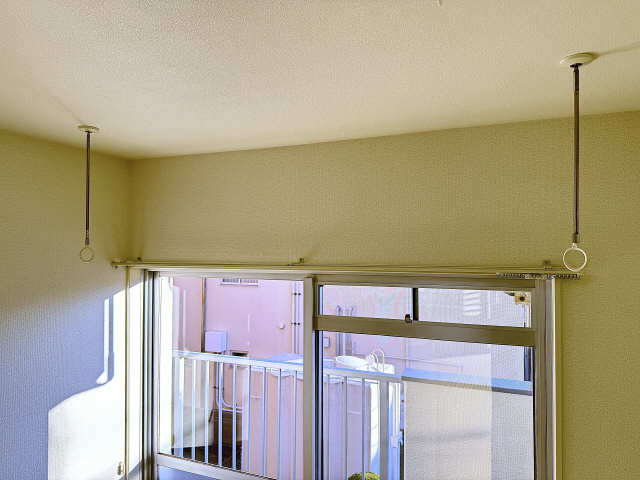 室内物干し竿かけ