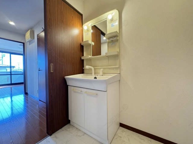 シャワー付洗面台