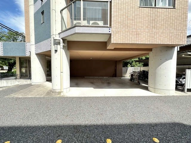 屋根付き駐車場