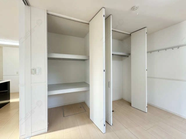南洋室・収納