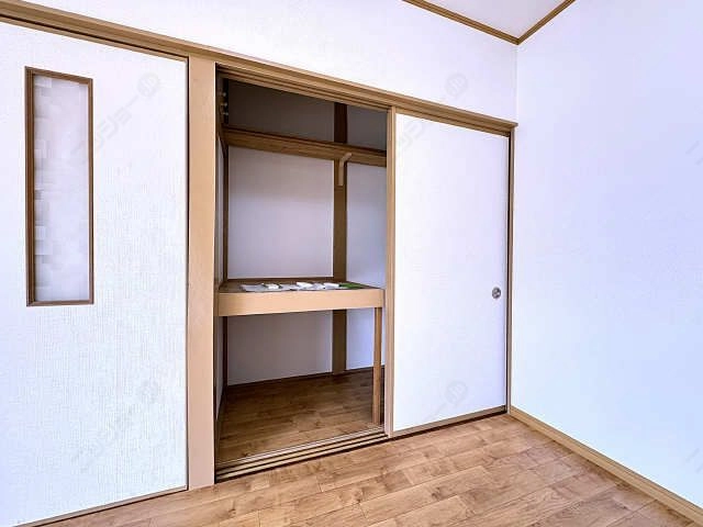 南西洋室・収納