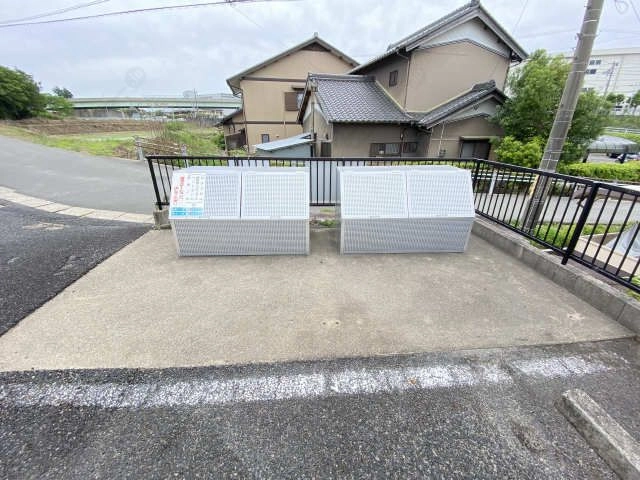 敷地内ゴミ置き場