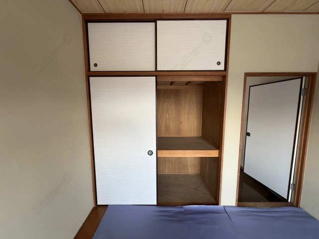 押入