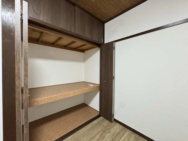 中洋室収納