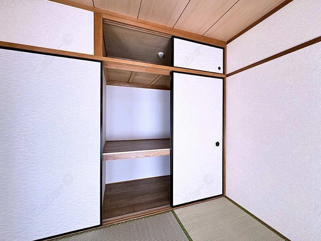 南東洋室・収納