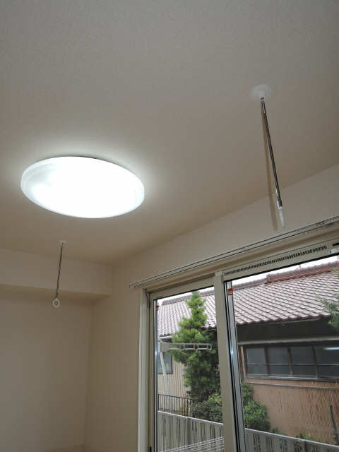 室内もの干し竿かけ