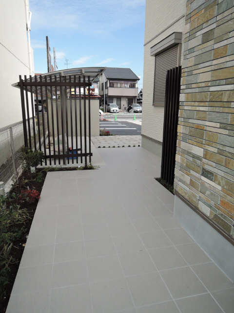 エントランス前