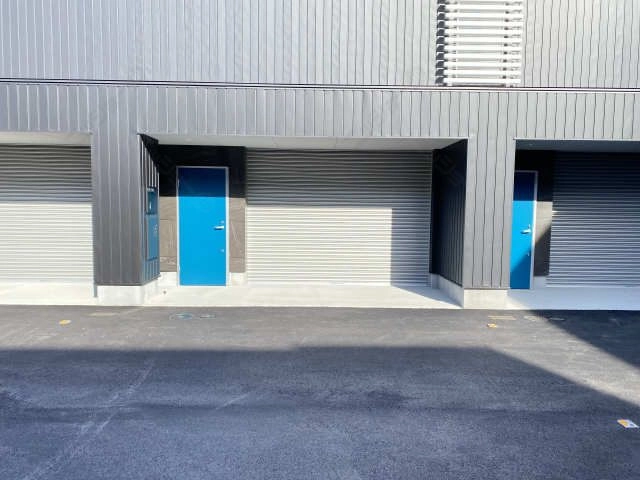 ガレージ前駐車場