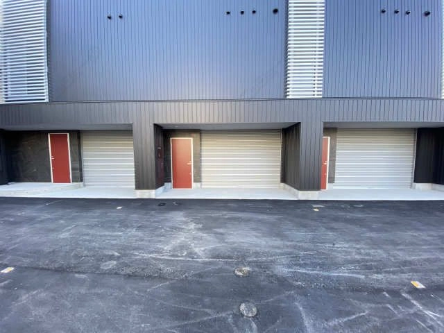 ガレージ前駐車場