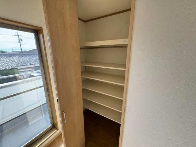 2F南東洋室収納