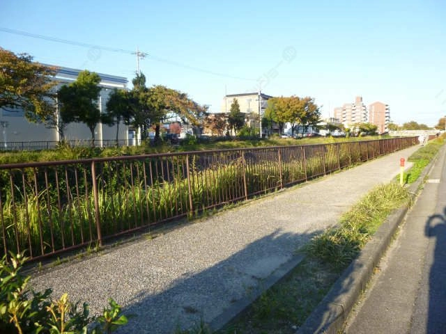 物件前の道