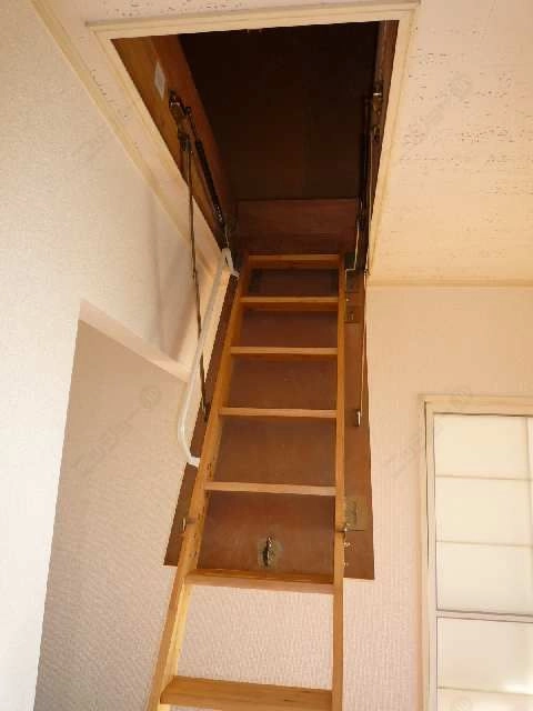 屋根裏収納