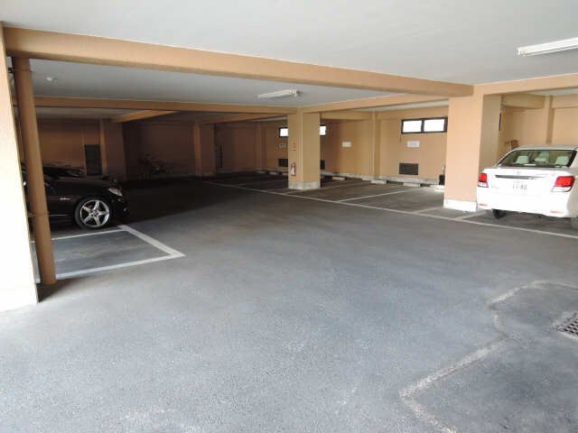 屋根付き駐車場