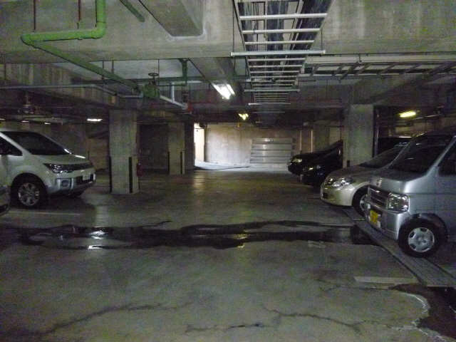 地下駐車場