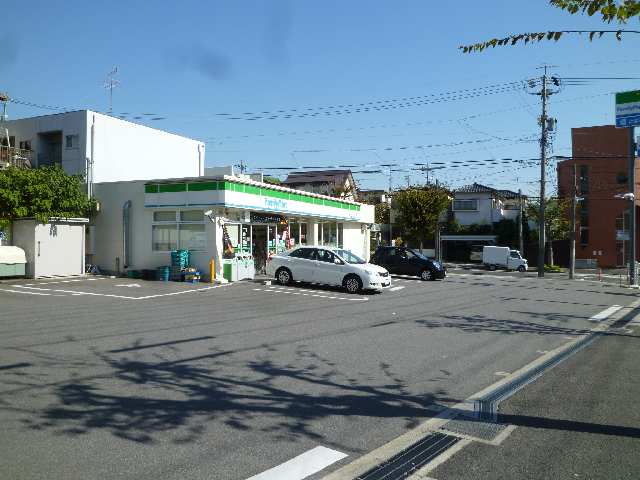 ﾌｧﾐﾘｰﾏｰﾄ歩6分