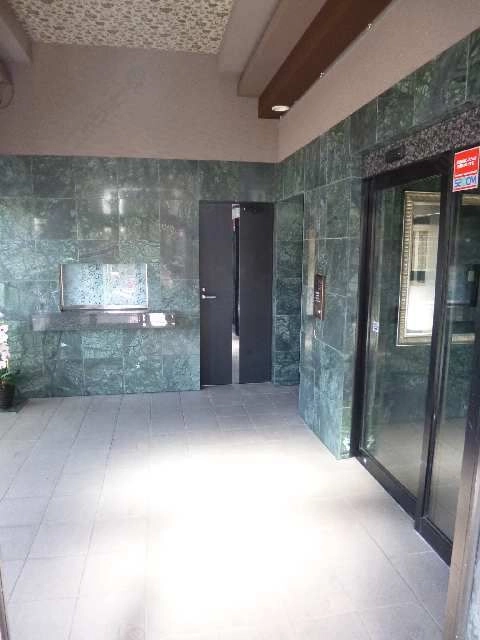 エントランス中