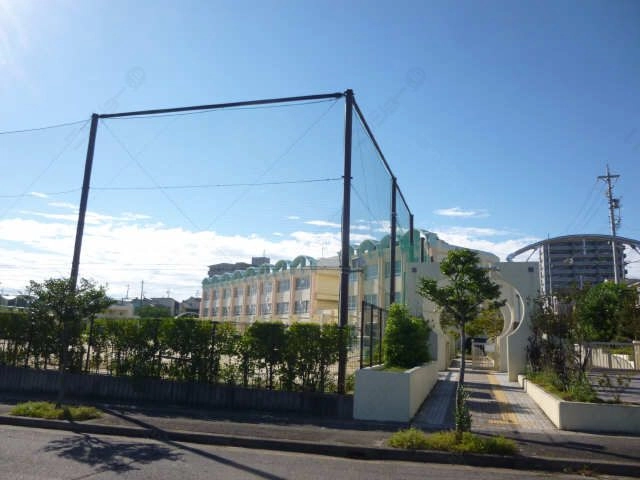 小坂小学校徒歩８分