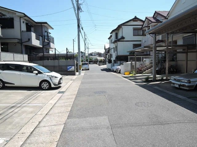 駐車場前の道路