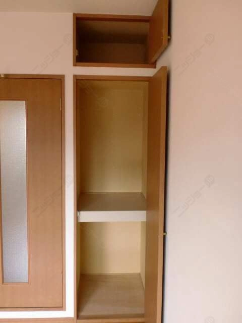 洋間収納
