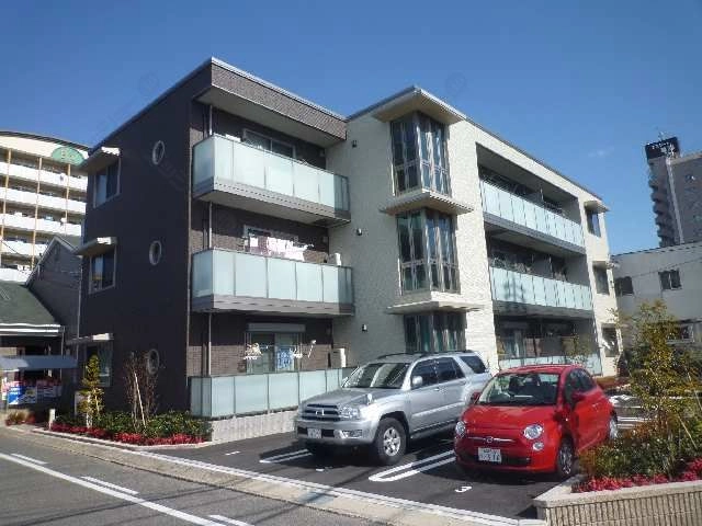 南西から見た外観