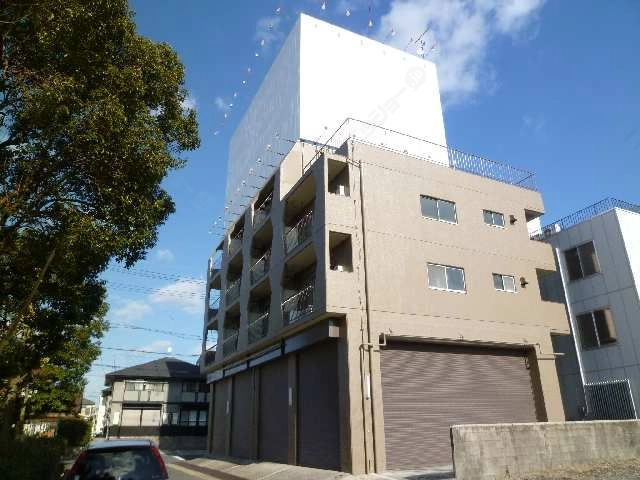 南西側からの外観