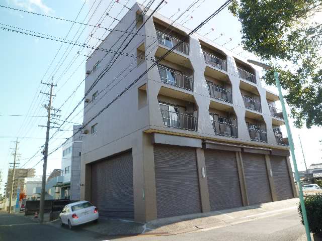 北西側からの外観