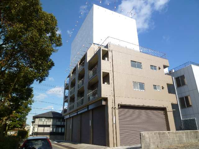 南西側からの外観