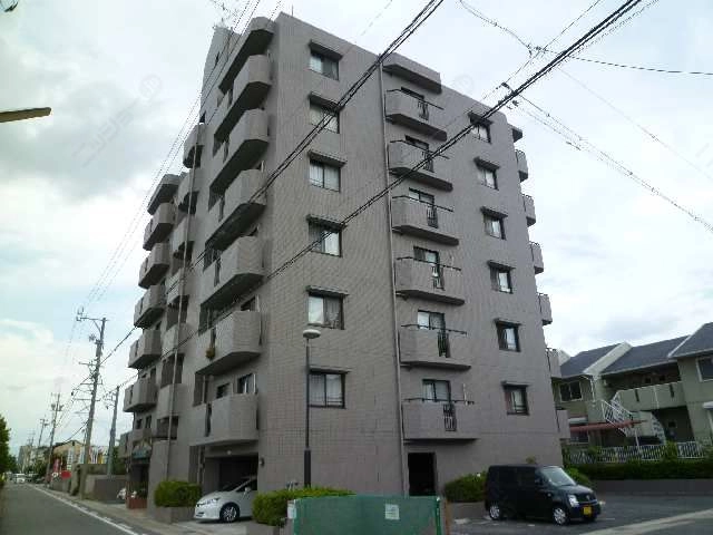 西側からみた外観