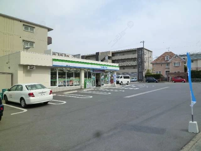 ファミリーマート歩4分