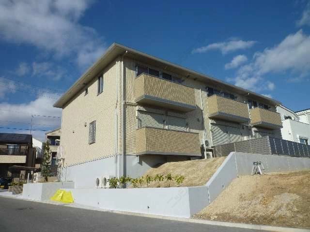 南西側からみた外観