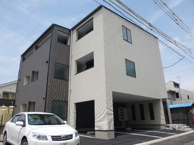 南東からみた外観