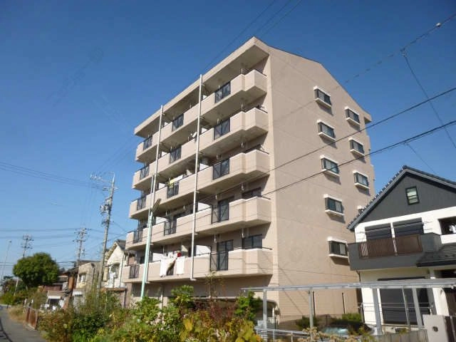 南東側からの外観