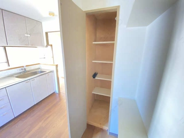 キッチン裏収納