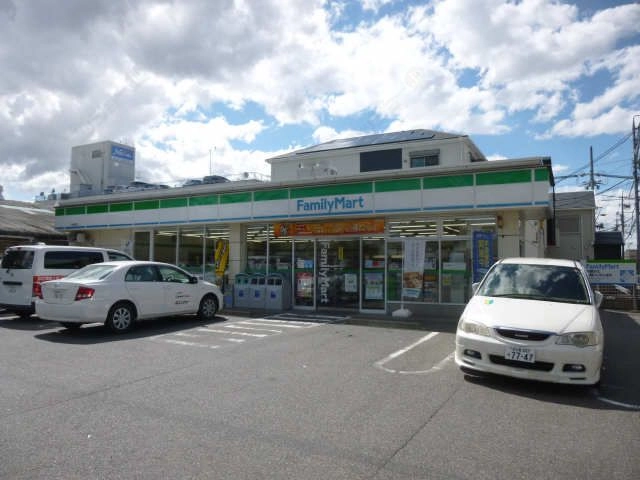 ファミリーマート徒歩1分