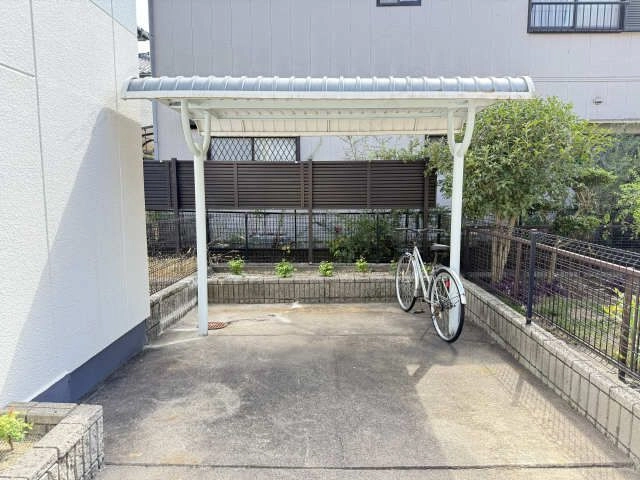 駐輪場（西側）