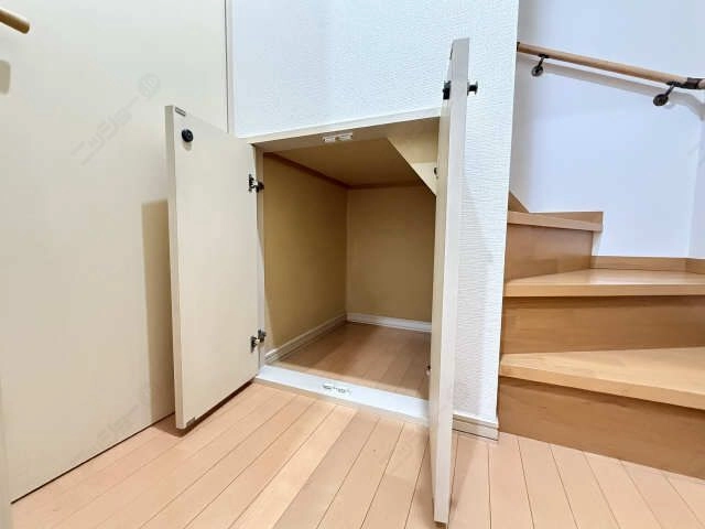 収納（階段下）