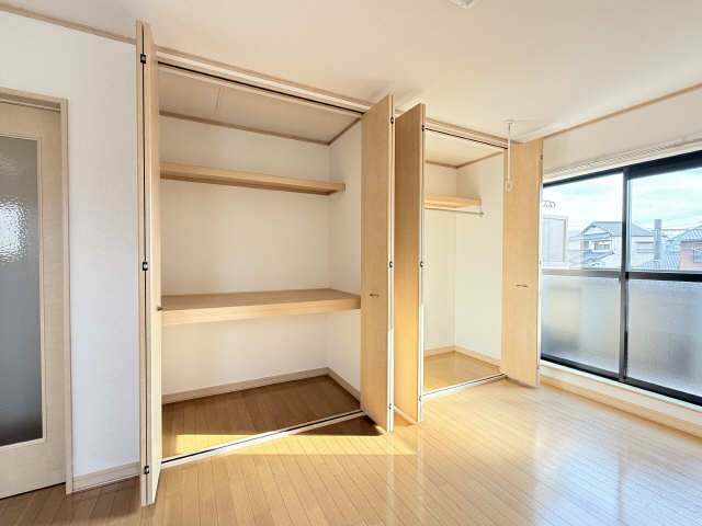 収納（２階南洋室）