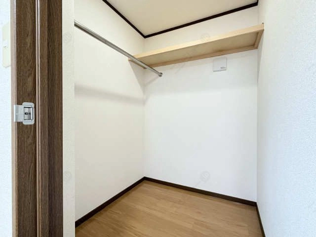ウォークインクローゼット内
