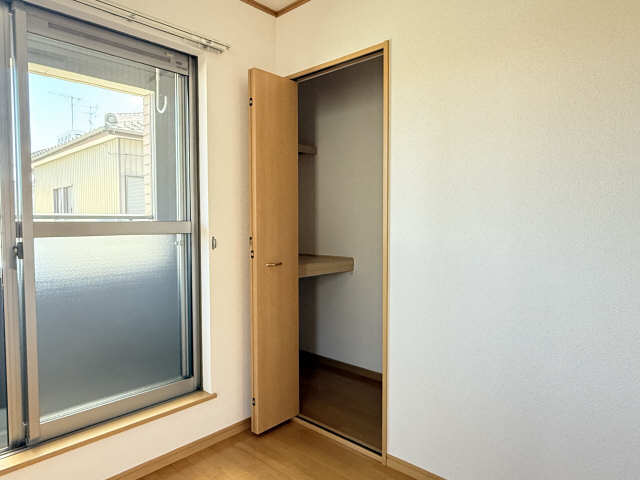 収納（２階南洋室）