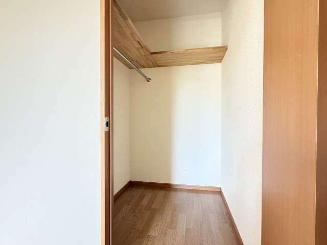 ウォークインクローゼット内