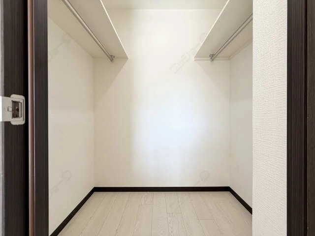 ウォークインクローゼット内