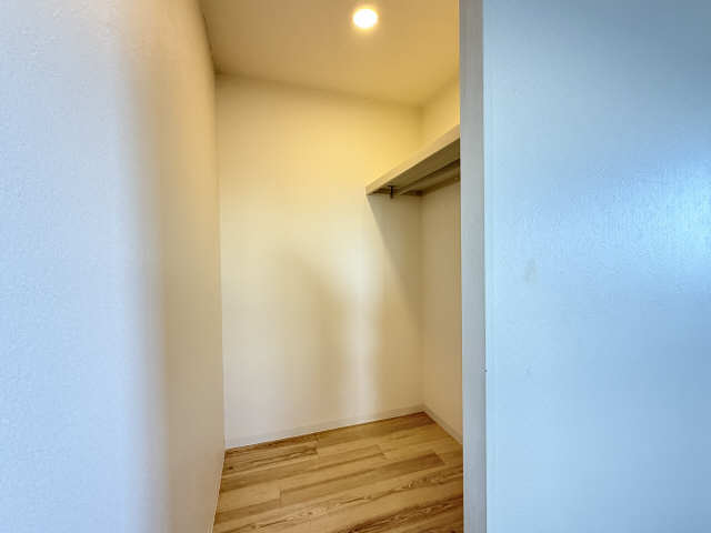 ウォークインクローゼット内