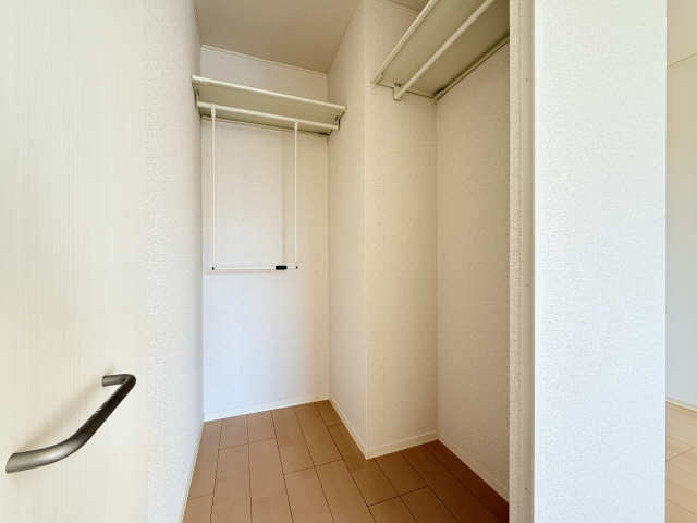 ウォークインクローゼット内