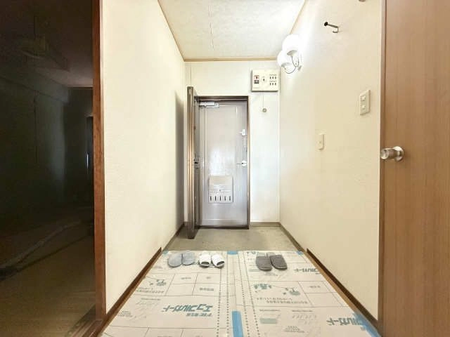 玄関内