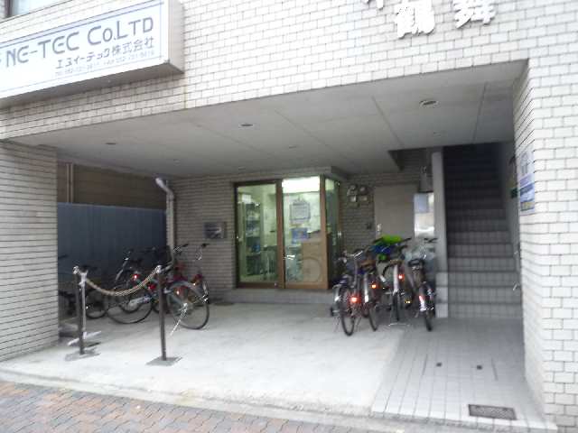 建物正面入り口