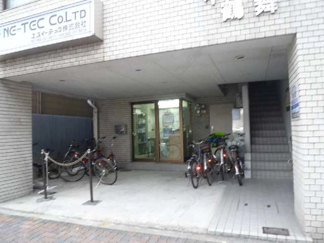 建物正面入り口