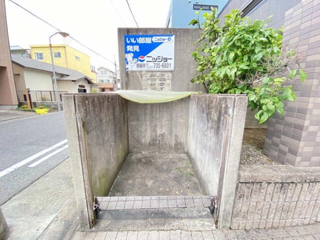 敷地内ごみ置き場