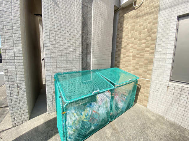 敷地内ごみ置き場