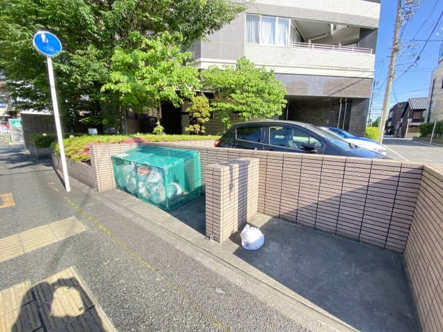 敷地内ごみ置き場